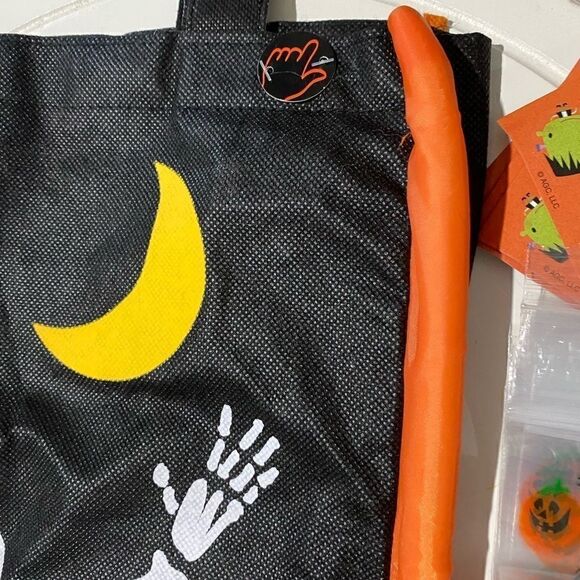 Light up trick or treat bag. NWOT. Comes with extra goodies. - Picture 4 of 6